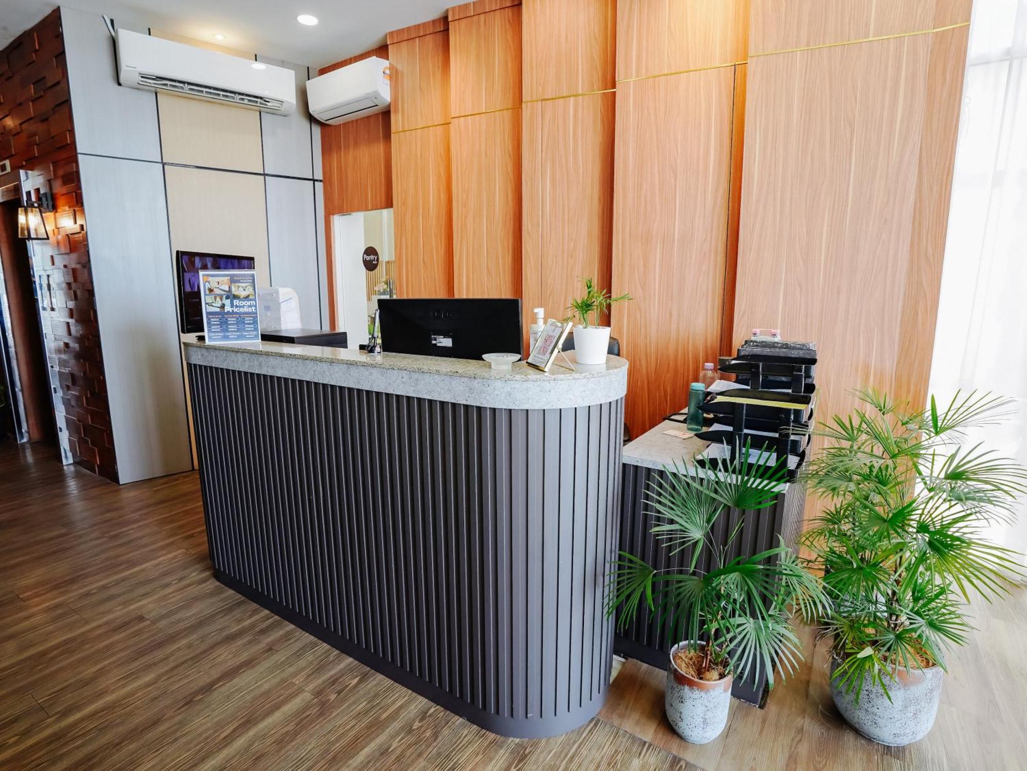 Wangs Hotel Gurney Drive Джордж Таун Екстериор снимка