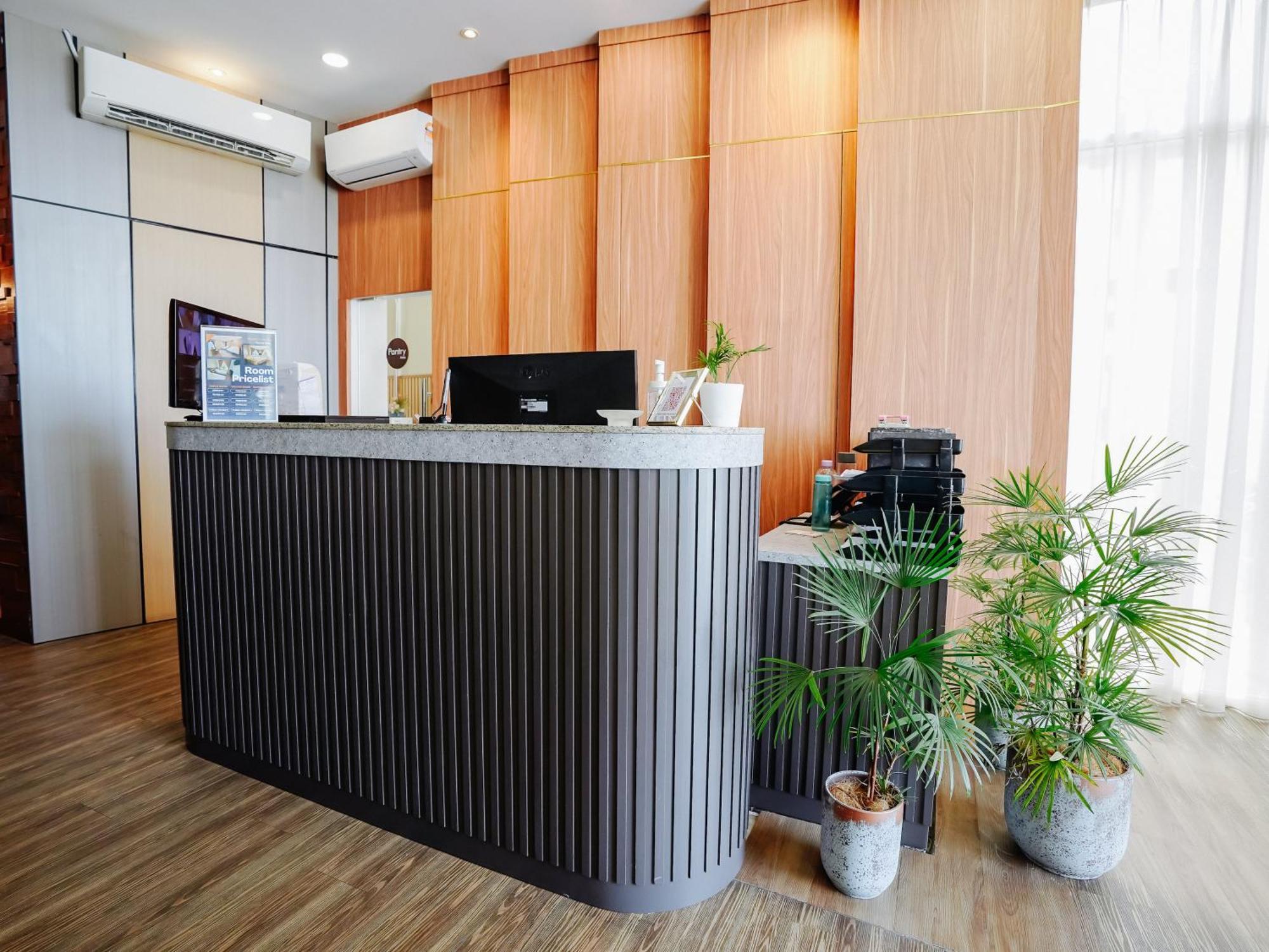 Wangs Hotel Gurney Drive Джордж Таун Екстериор снимка
