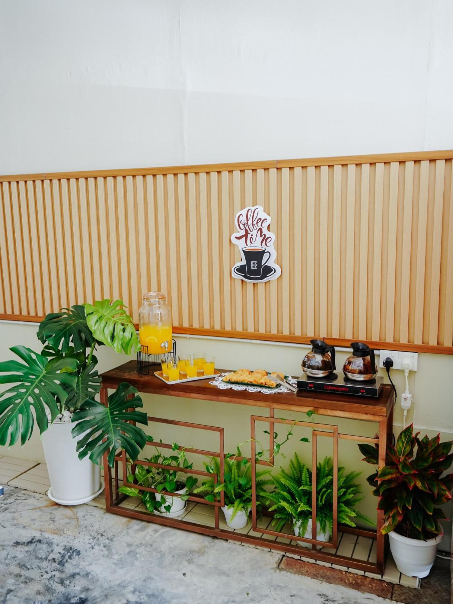 Wangs Hotel Gurney Drive Джордж Таун Екстериор снимка