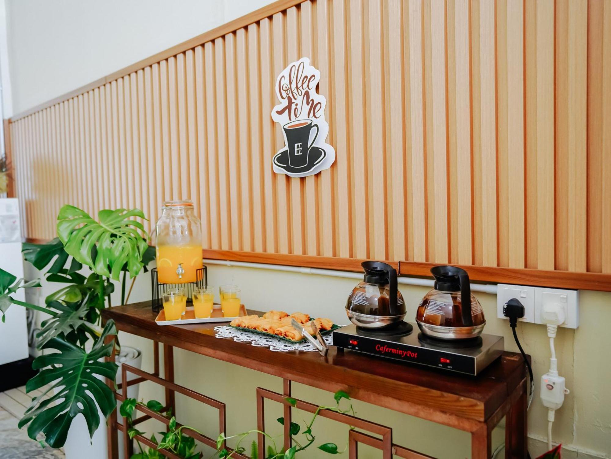 Wangs Hotel Gurney Drive Джордж Таун Екстериор снимка