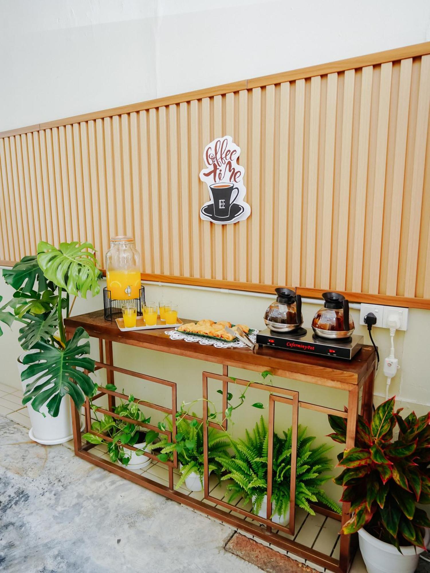 Wangs Hotel Gurney Drive Джордж Таун Екстериор снимка