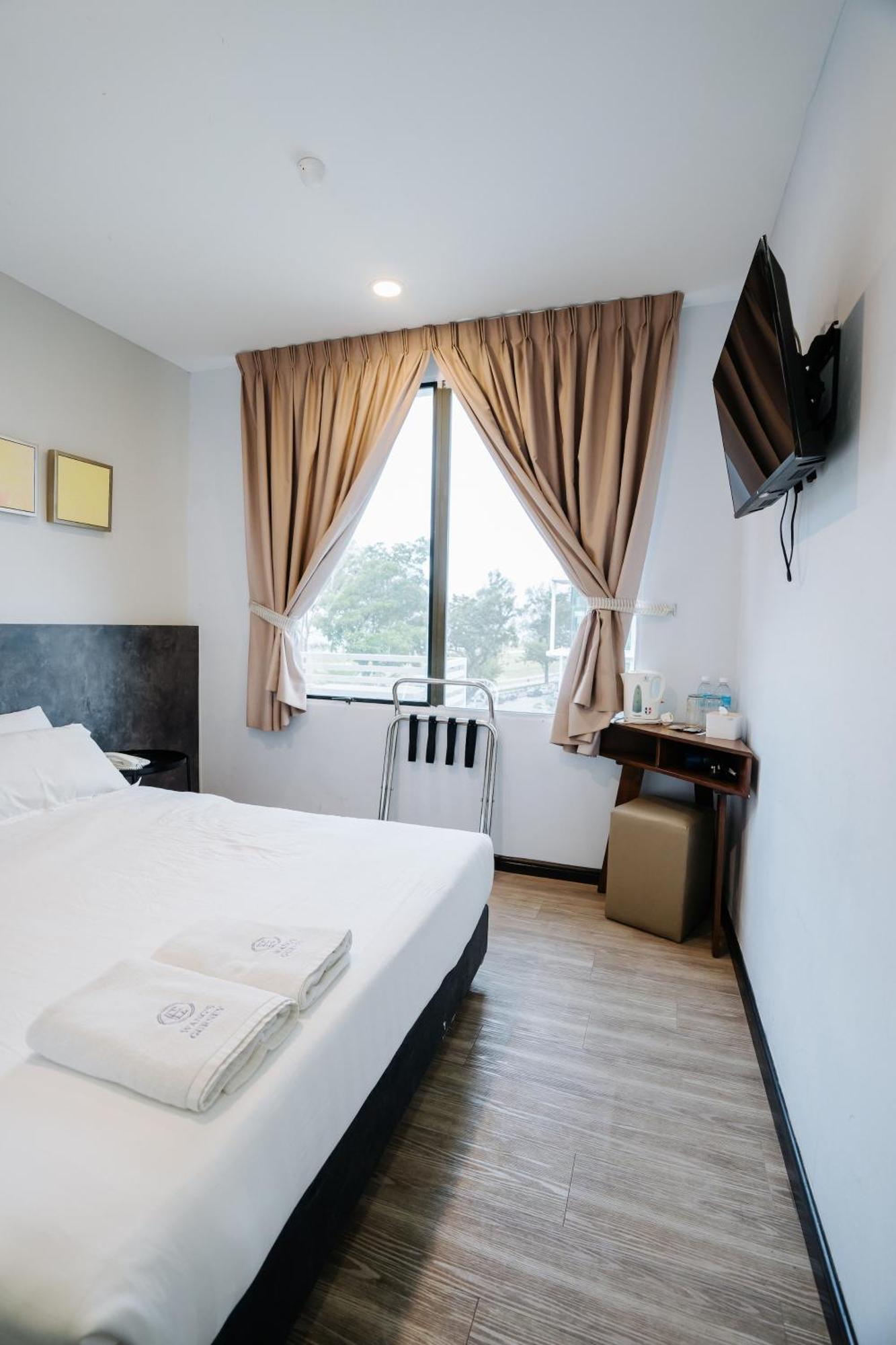 Wangs Hotel Gurney Drive Джордж Таун Екстериор снимка