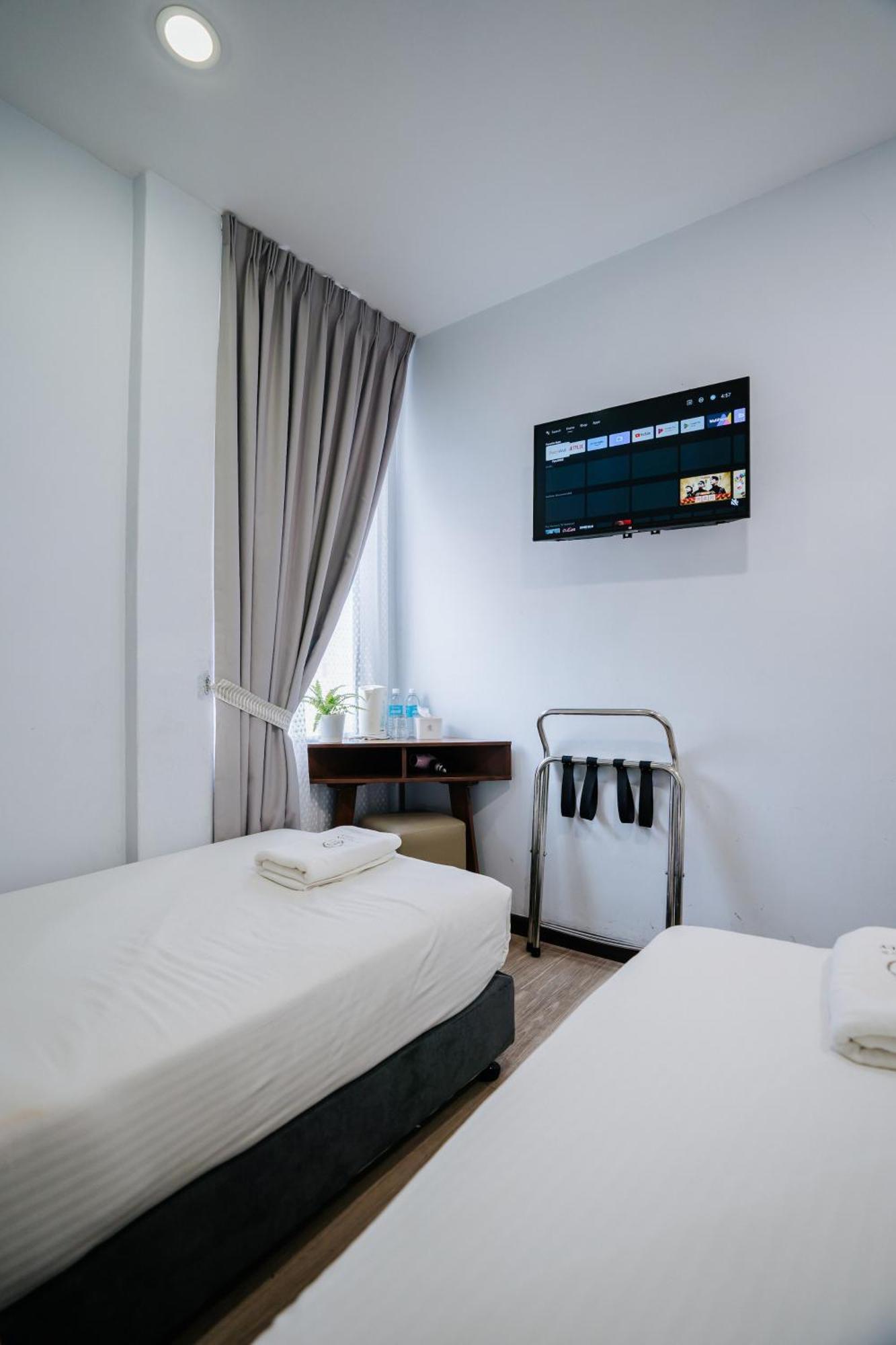 Wangs Hotel Gurney Drive Джордж Таун Екстериор снимка
