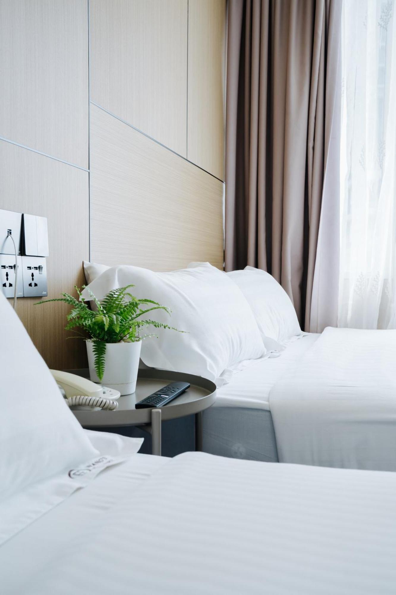 Wangs Hotel Gurney Drive Джордж Таун Екстериор снимка